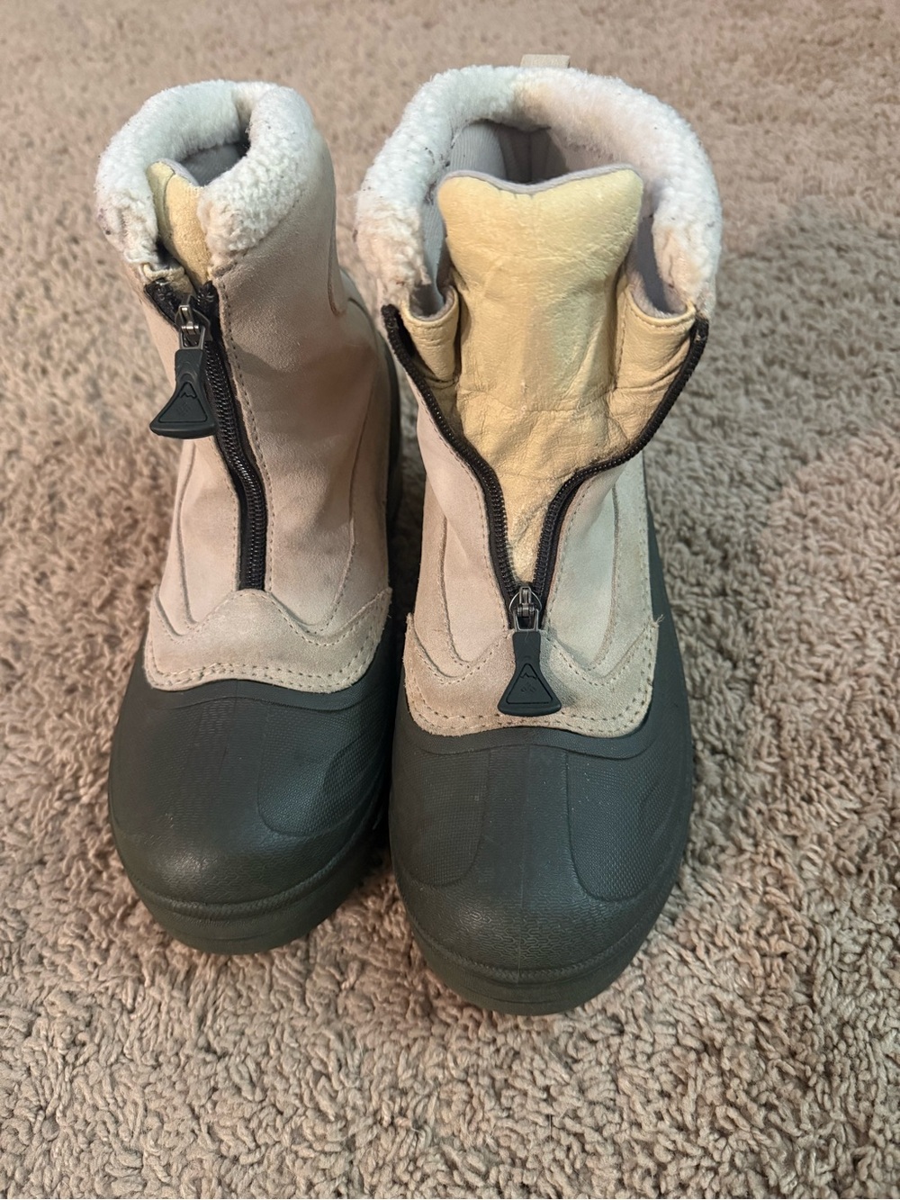 Columbia Cream and Dark Gray Zip Winter Boots